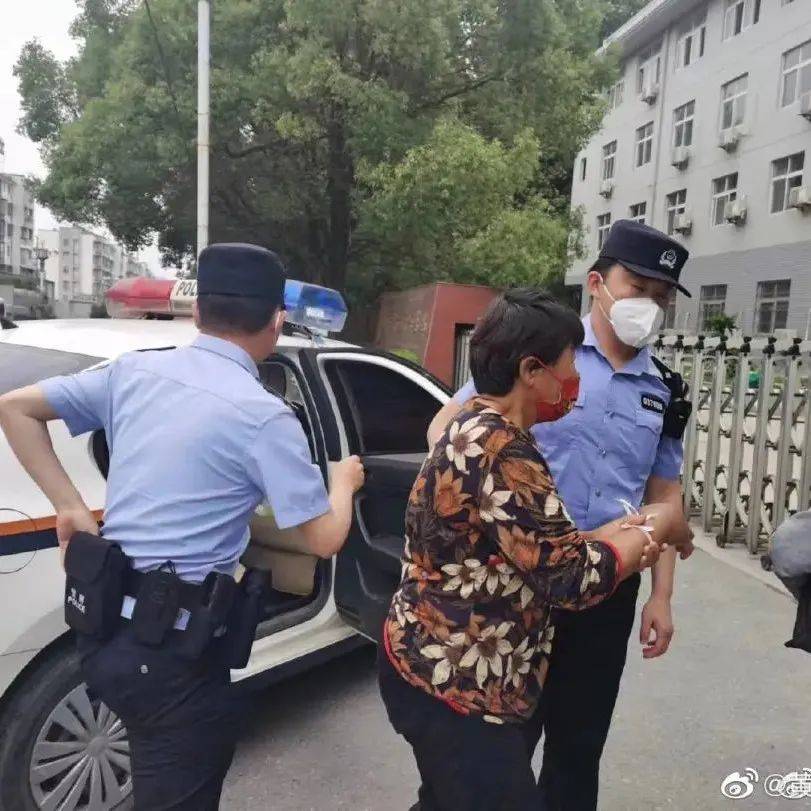 休宁一村民被毒蛇咬伤，民警紧急送祁门蛇伤医院！_齐云山镇_伤者_钟便