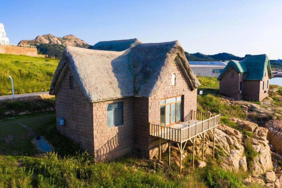 山东海边有种奇特民居海草为顶,天鹅相伴,宛如童话!_草房_威海_那香海