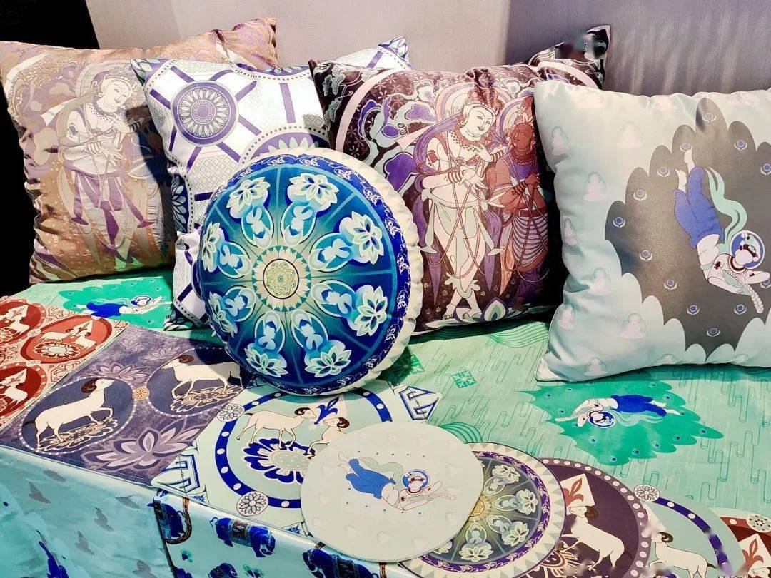 纺织科学与工程学院(国际丝绸学院):行织_指导老师_苏淼_设计