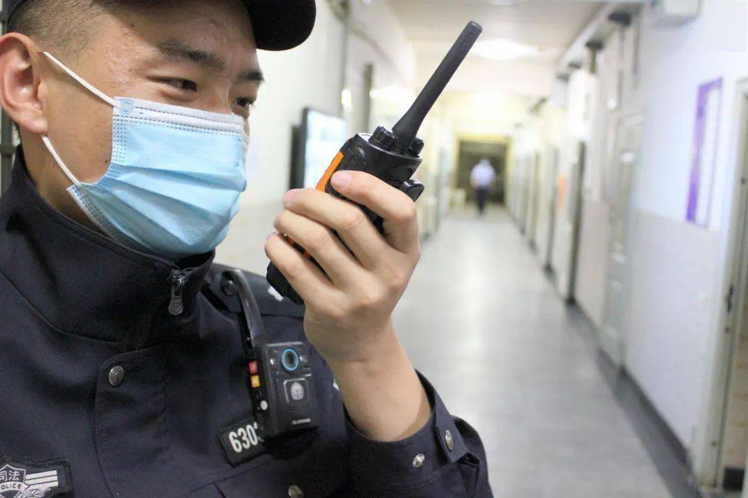 执法记录仪,对讲机……单警装备是监狱民警贴身的伙伴,也是最忠实的