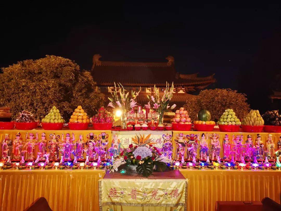 佛教常识丨供佛菩萨的供品是供单数还是双数呢