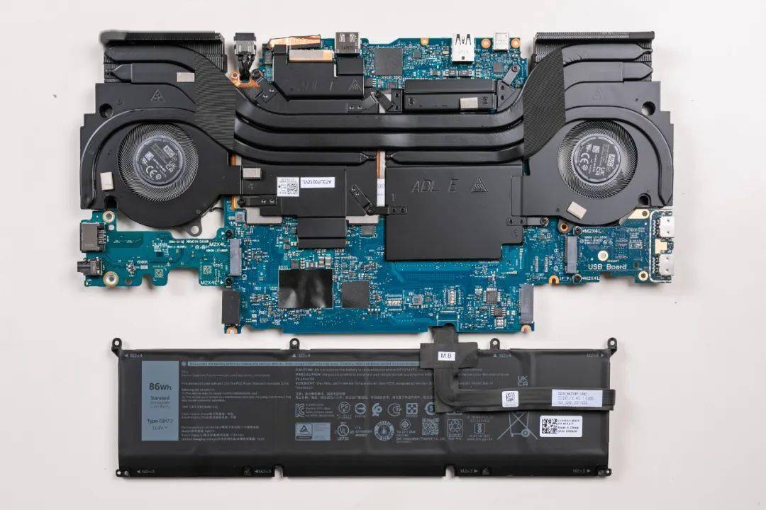 【猪王的良心结语】上图是戴尔 游匣g15-5520的拆机实拍图,4热管双