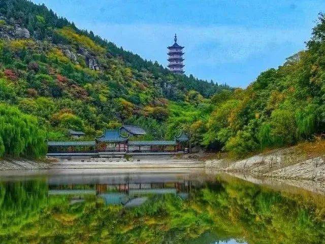 青檀寺門票:6月1日至9月30日推出全民半價門票,青檀寺25元/人,中華