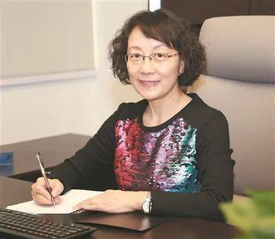 与防治工作第一线,发现并报道全国首例"角膜炎-鱼鳞病-耳聋综合症"