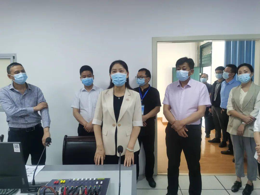 县委书记韩雄,县委常委,宣传部部长黄伟,副县长张梓媛一同检查