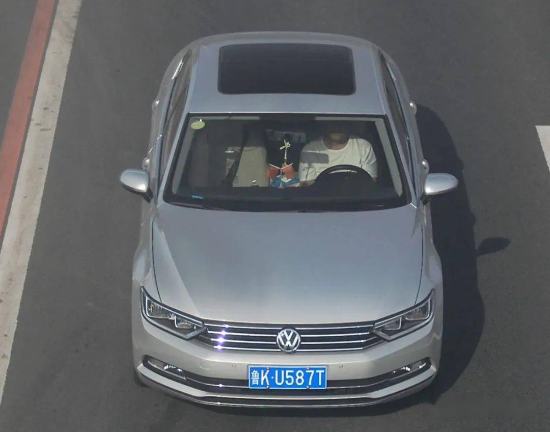 车牌:鲁ku587t违法内容:驾车不系安全带违法时间:2022年5月28日违法