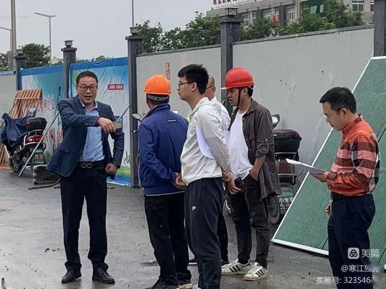 胡碧群局长一行先后来到龙港世纪大道一标,二标提升