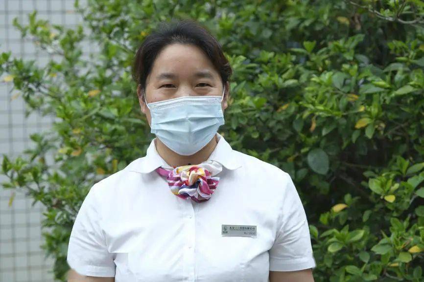 滑动查看包粽子过程·快来看看同学们和宿管阿姨一起包粽子!