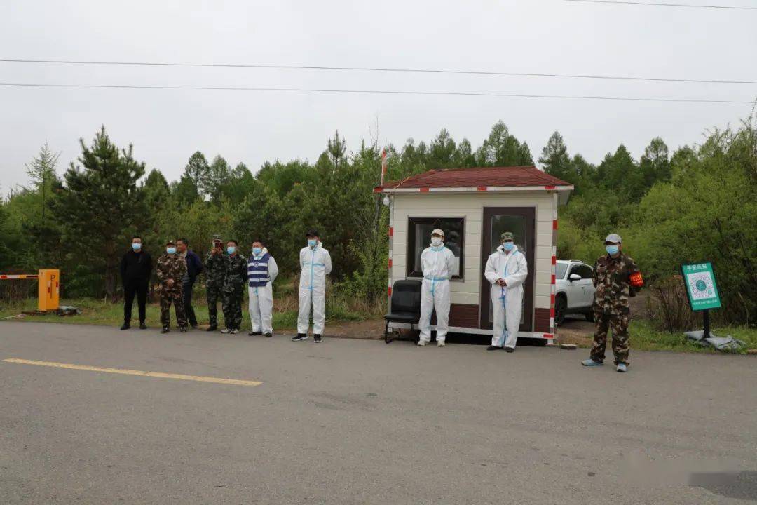 端午送真情佳节传爱心松岭区文旅局携手小扬气镇老干部服务中心开展