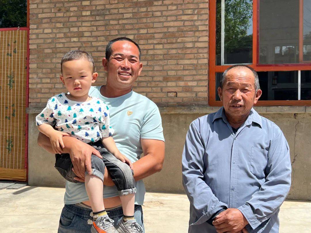 【新时代文明实践】父亲英雄儿好汉 父子俩先后见义勇为齐获赞扬_杨飞