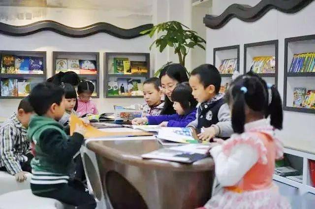 探究幼儿园自主游戏中教师角色定位：从三阶段出发？