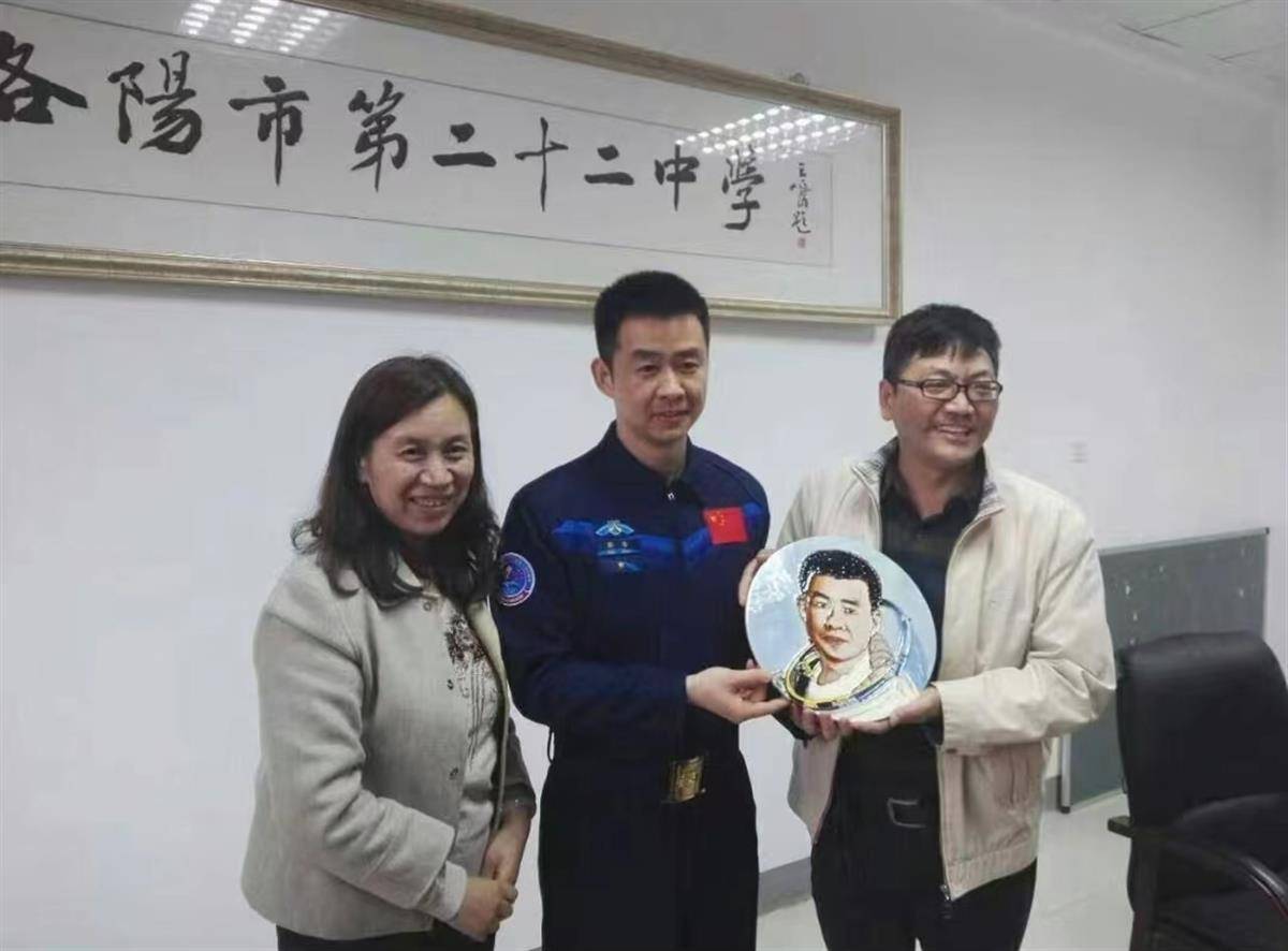 中学班主任谈陈冬当指令长:当过6年班长,这次一定能胜任_姚志强_任务