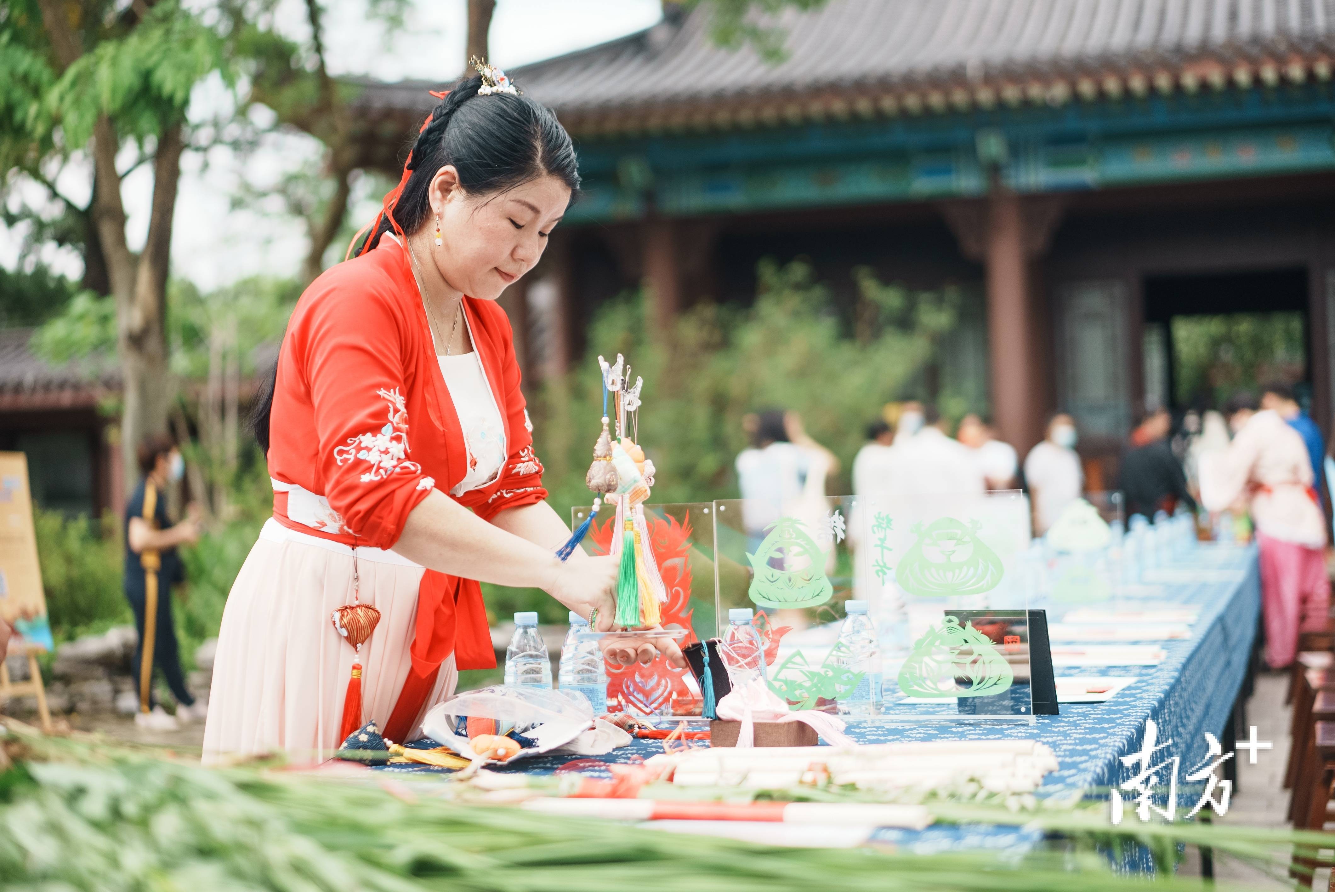 着汉服包粽子插艾惠州人花式体验端午民俗