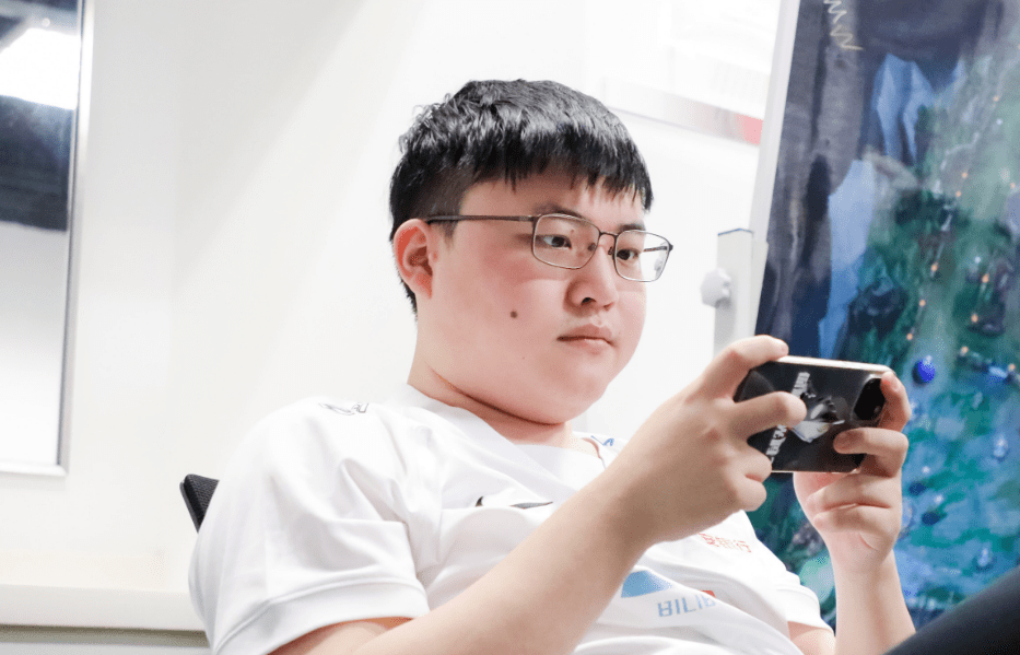 uzi要做爸爸了未婚妻晒出b超网友小小狗剑指s30