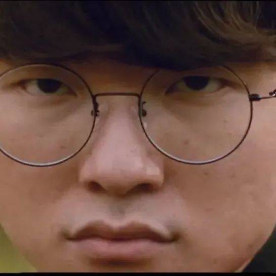 Faker特殊习惯被公开！惨败之后，因过于痛苦，故意遮挡游戏界面_比赛_操作_观众