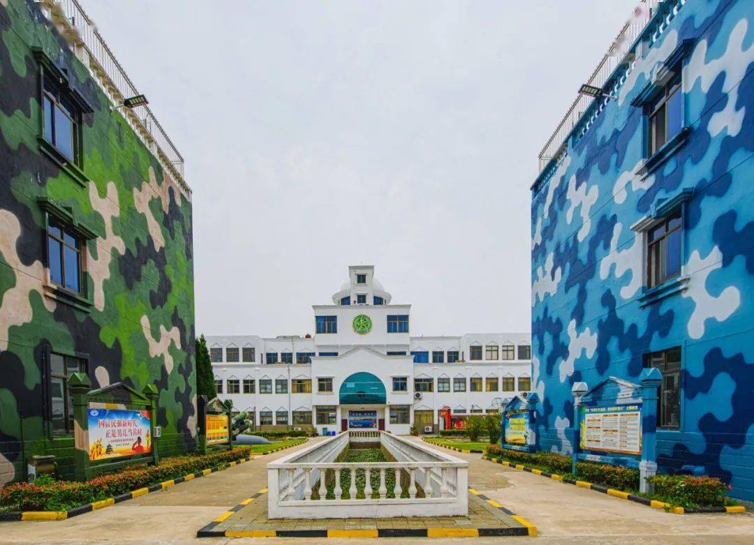 曹德锋 摄△墙绘风景 融媒拍客 殷美华 摄△水天一色 融媒拍客 田学勤