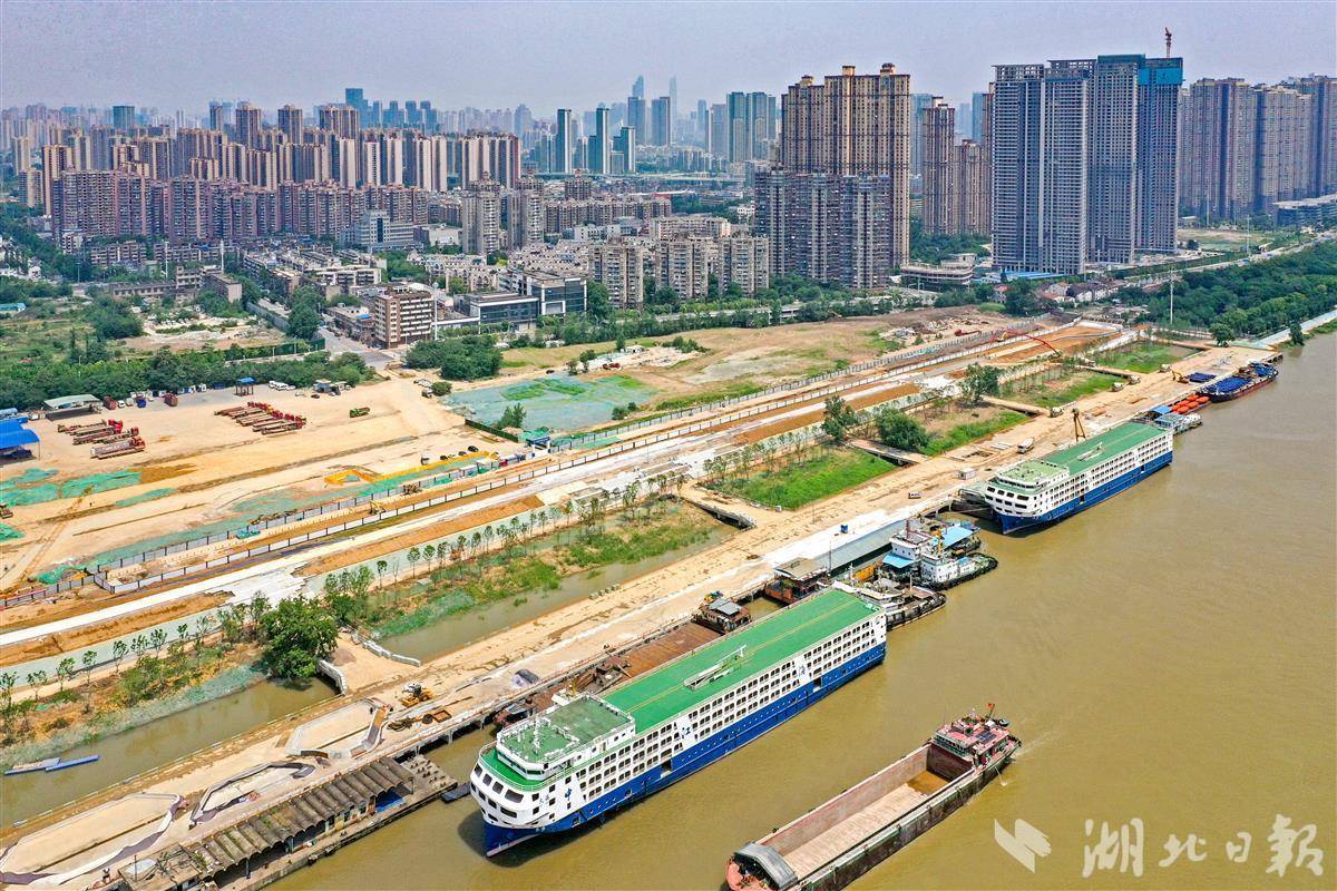 工业码头化身都市t台_防洪工程_杨泗港_生态