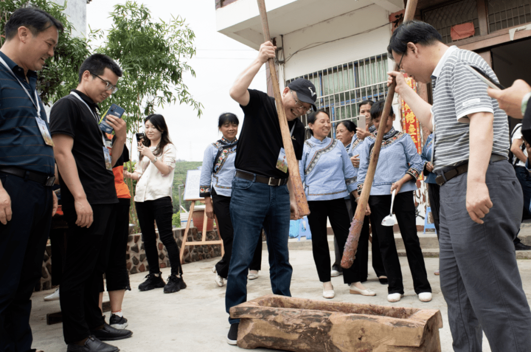 罗甸县委书记梁玉林图片