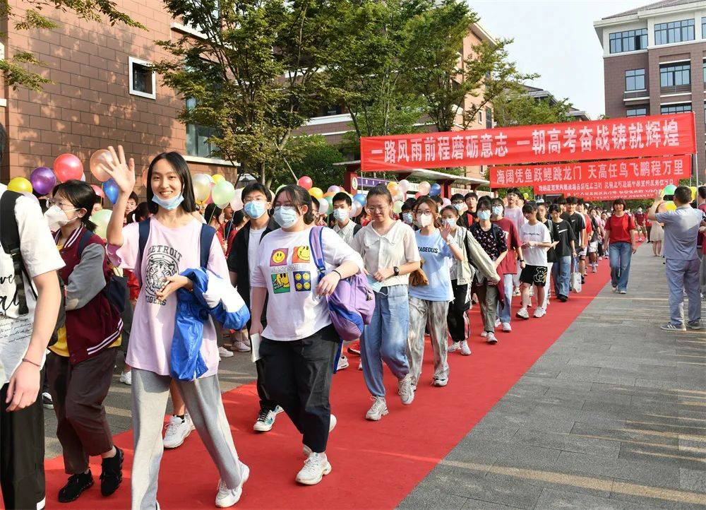 直击义乌高考现场太燃了