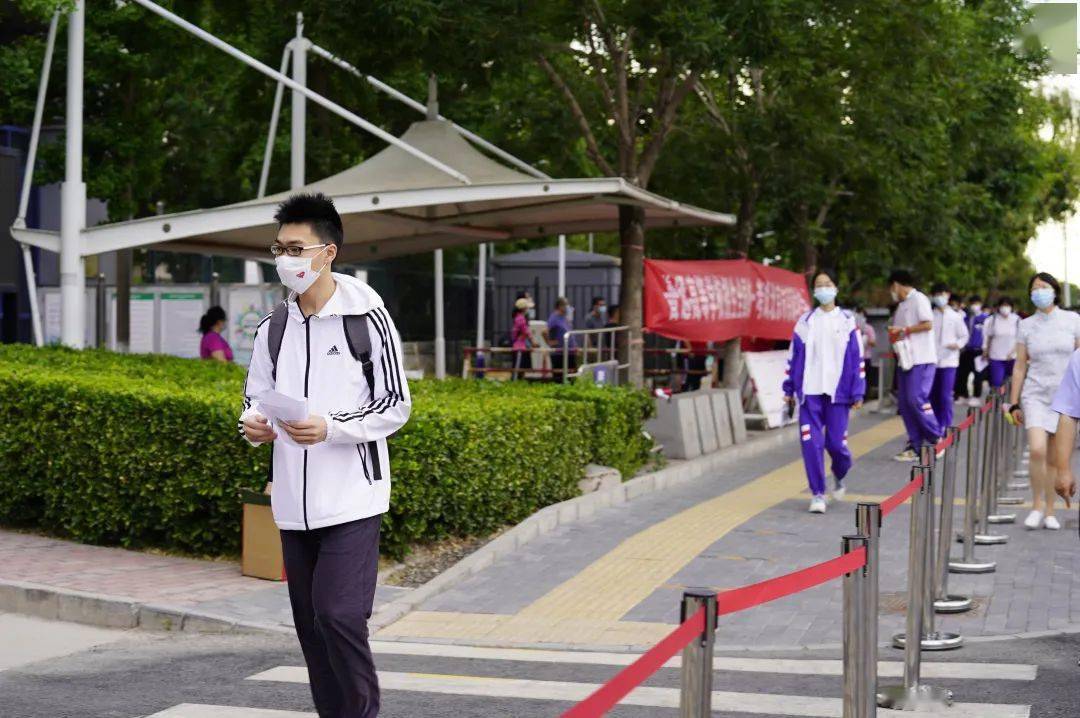 金榜题名"北京九中考点确保考生应考尽考封管控考点