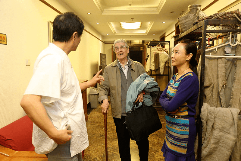 地下党"潜伏"成为名演员……他究竟有多少分身?_蓝天野_话剧_苏民