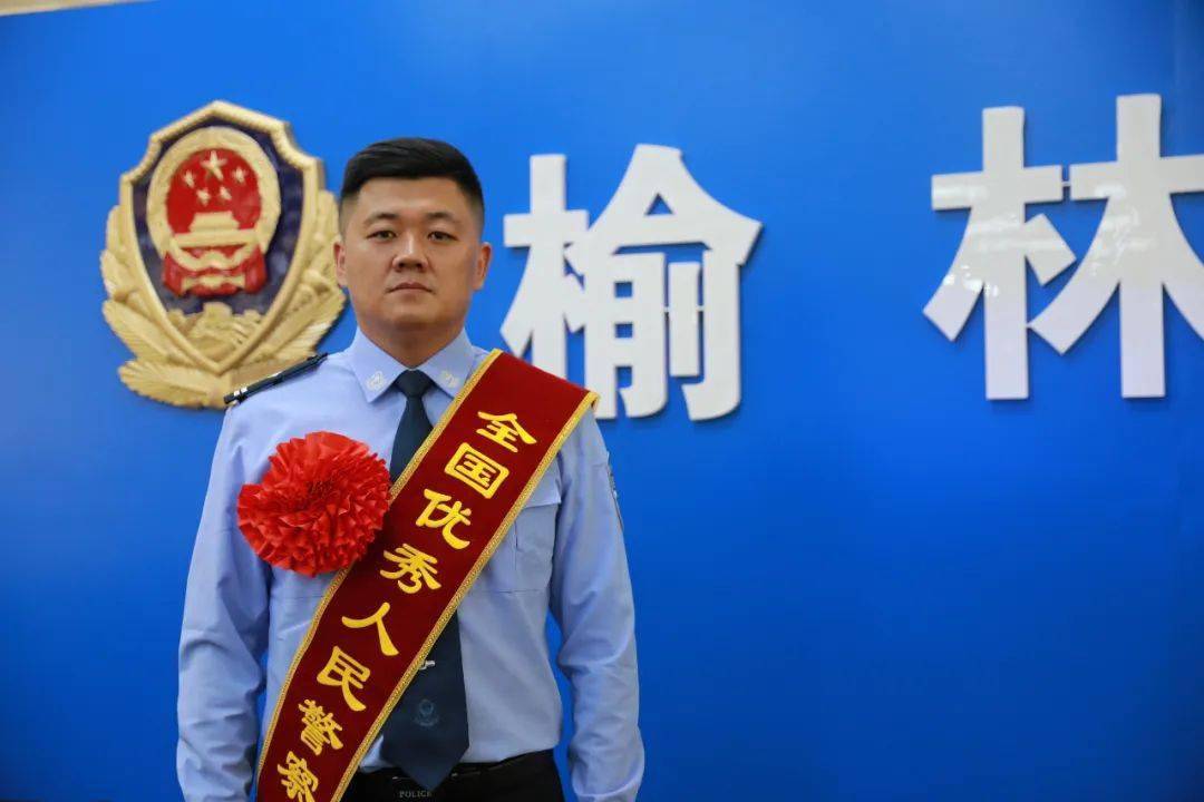 李波,男,汉族,生于1984年4月,中共党员,2008年参加公安工作,现任榆林