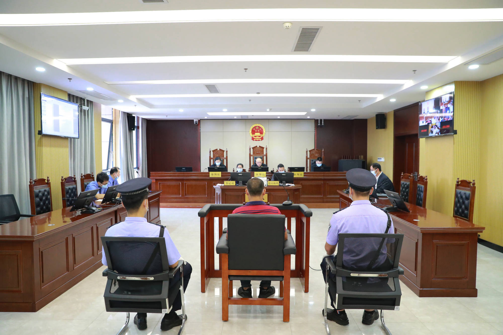 庭审现场(央广网发 海口海事法院供图)2021年11月6日,被告人李某驾驶