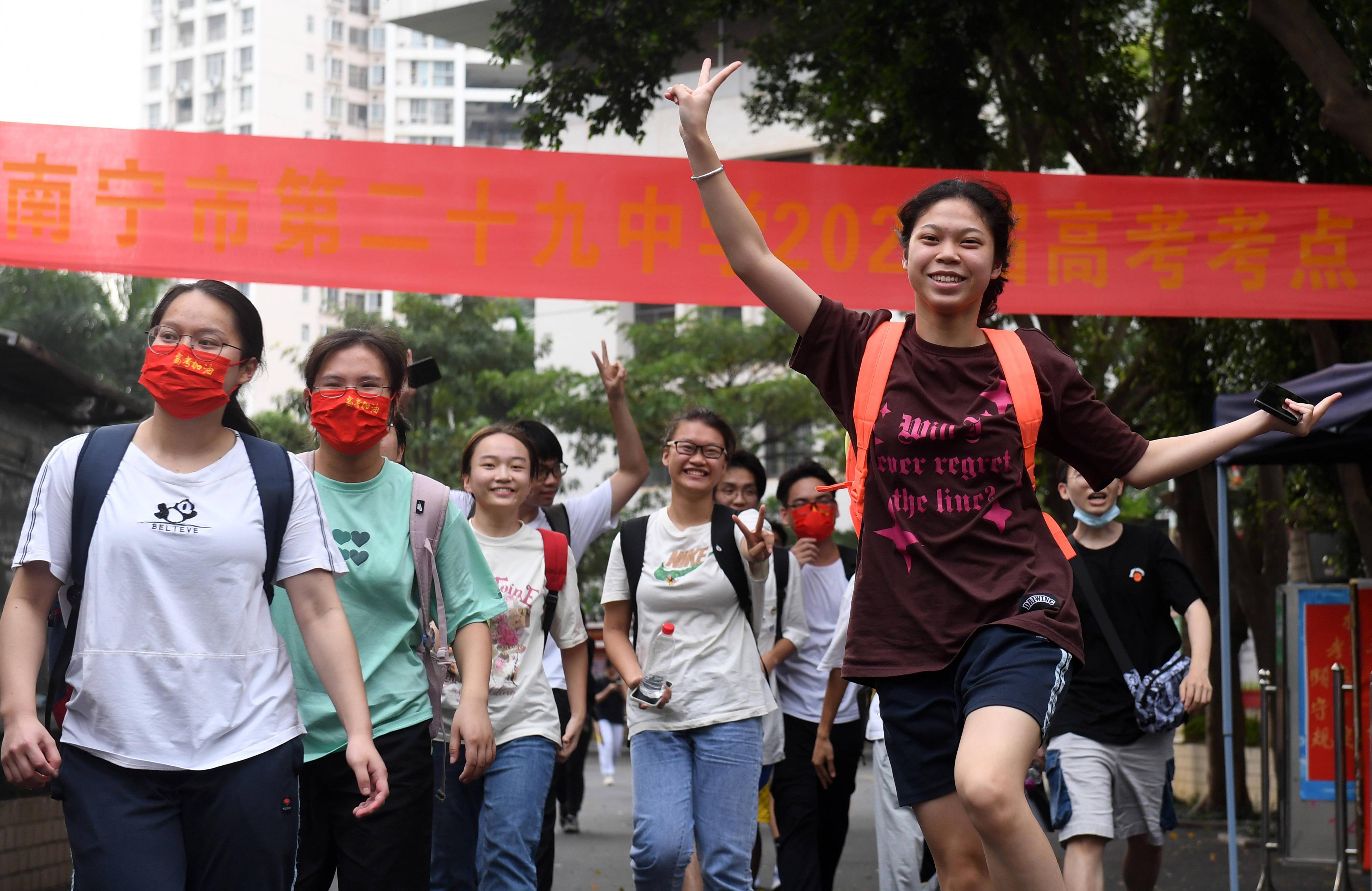 新华社照片,南宁,2022年6月8日全国部分地区2022年高考结束6月8日,在