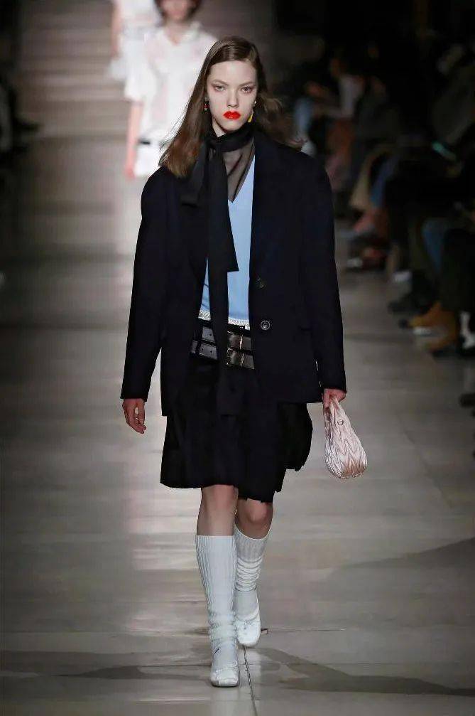 miumiu缪缪2022秋冬时装发布秀