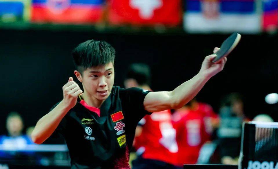 梁国栋迎战日本队小将松岛辉空,双方打满了五局,梁国栋2-3输球,止步