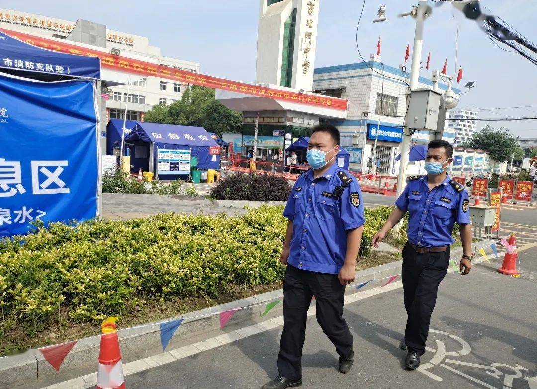 为莘莘学子保驾护航荆州区城管全力做好市容秩序和环境卫生保障