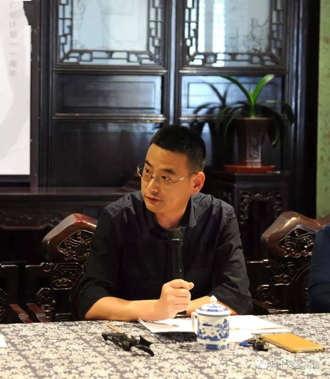 副会长上海市摄影家协会会员全国少年儿童校外教育名师谢雨滋美术高级