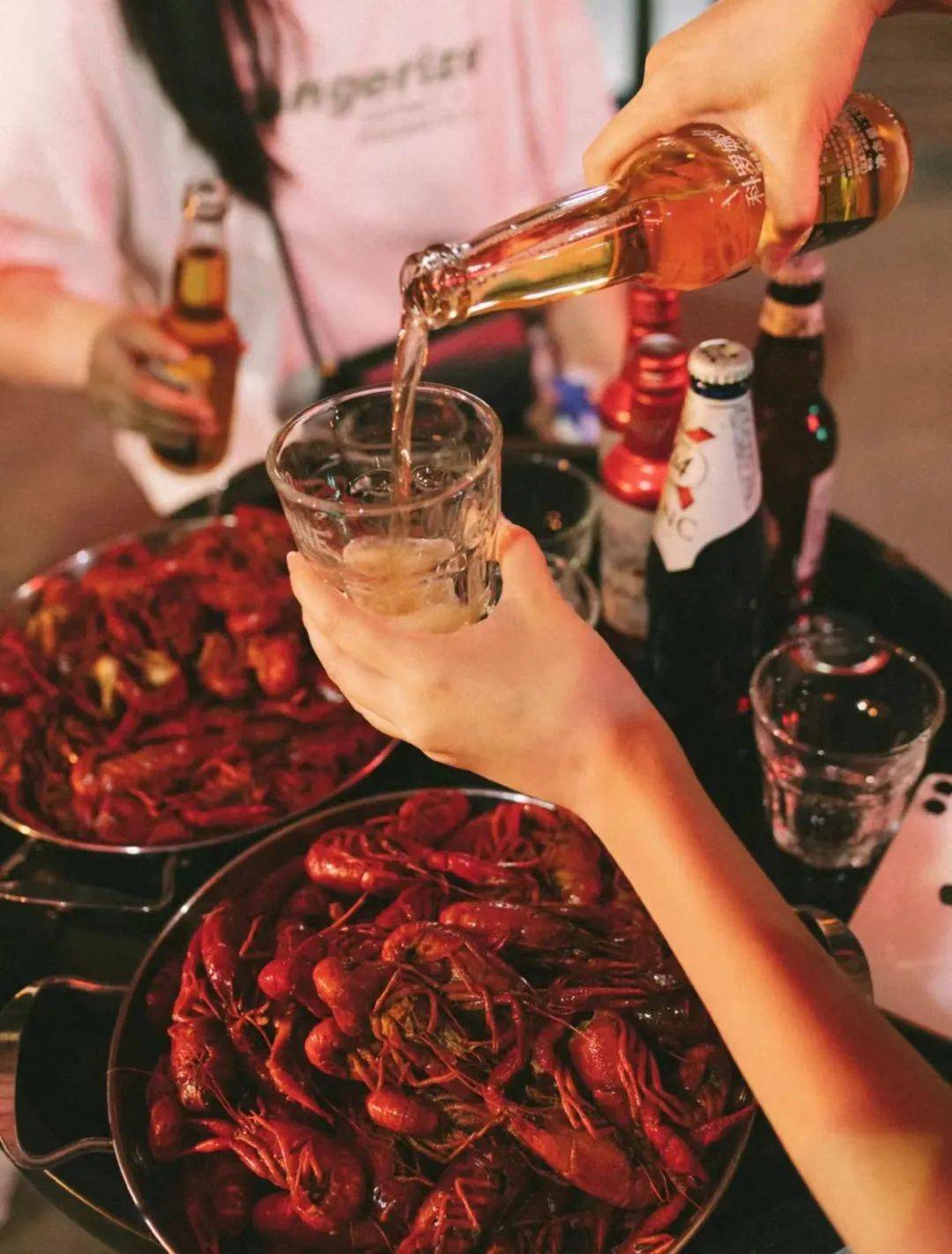 小龙虾配啤酒才是夏天正确的打开方式!_美食_餐厅_香辣