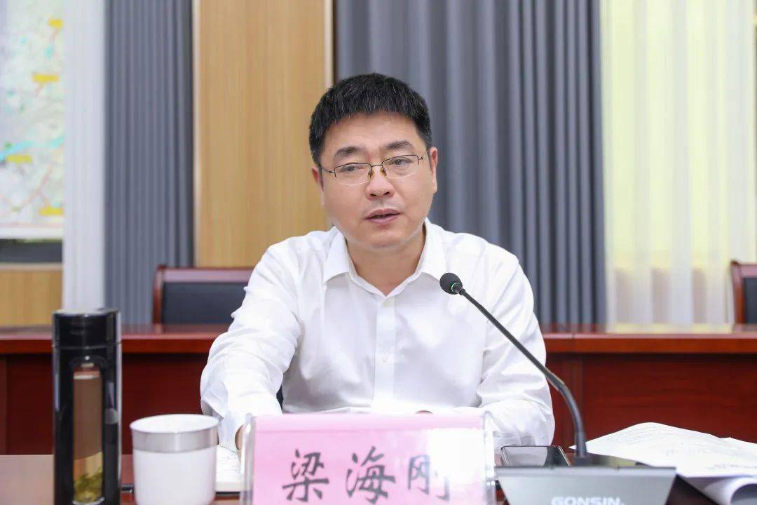 梁海刚在调研交通工作时强调:牢固树立交通先行理念 加快交通重点项目