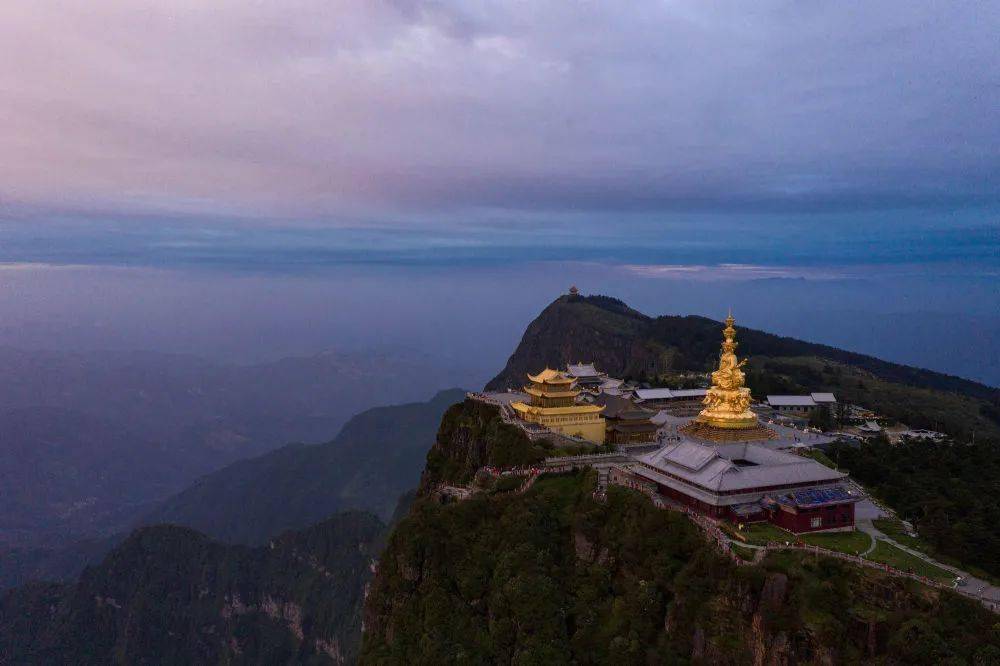 双遗产名山在中国——峨眉山