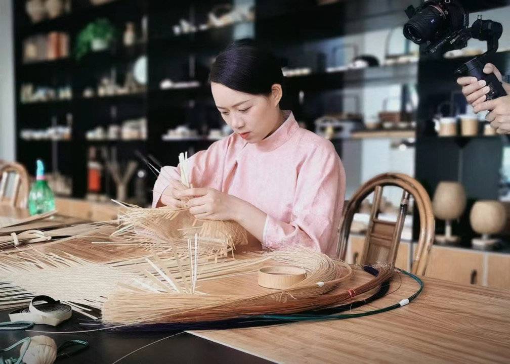 "非遗 "助力天府文化传播 市民游客在成都乐享"文化