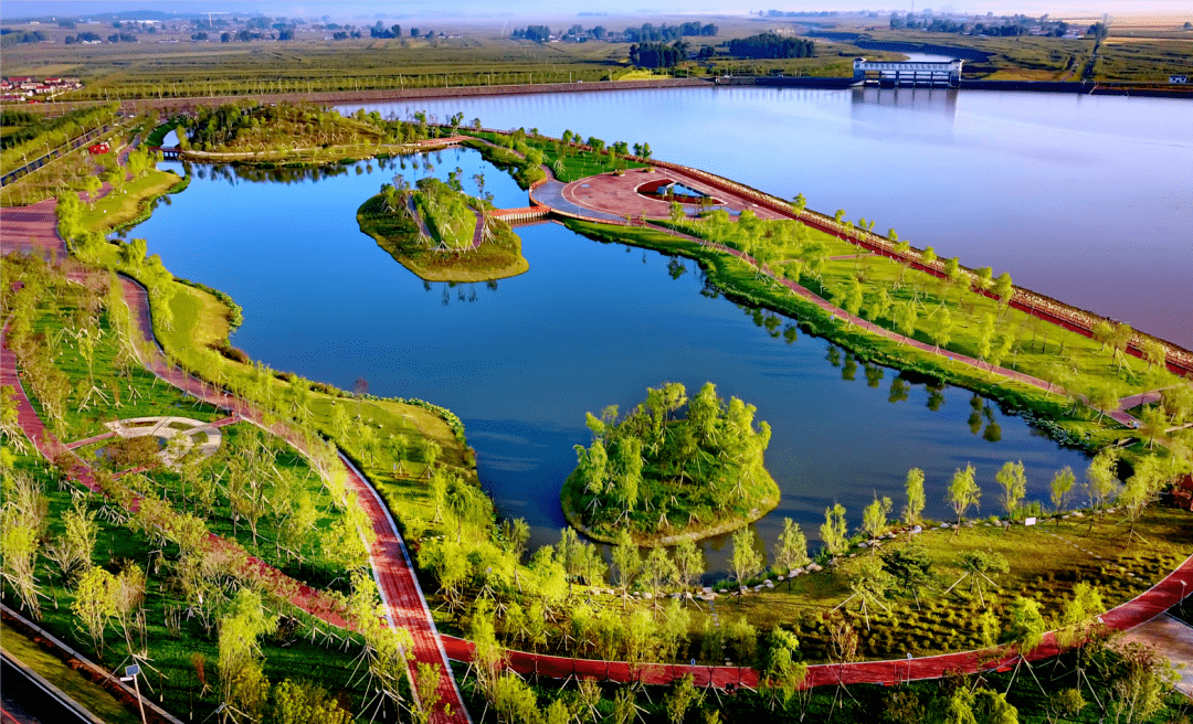 四平伊溪溼地公園北山公園無論是站在北山腳下仰望東峰,只見層巒環抱