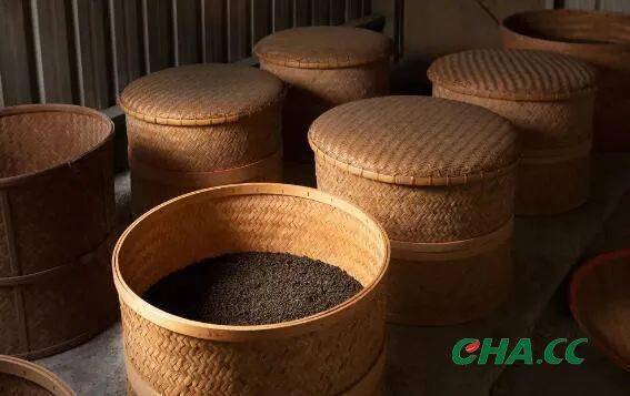 武夷岩茶焙火过程中很讲究功夫