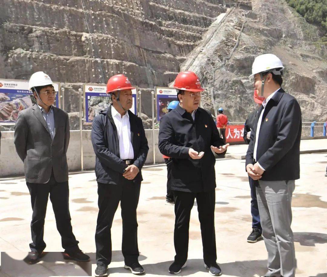 州委书记张晓军在玛尔挡水电站拉加镇宣讲省第十四次党代会精神时强调