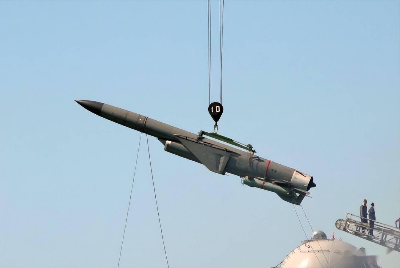 央视播报海军两型导弹试射其中一型高度8840米极速188马赫