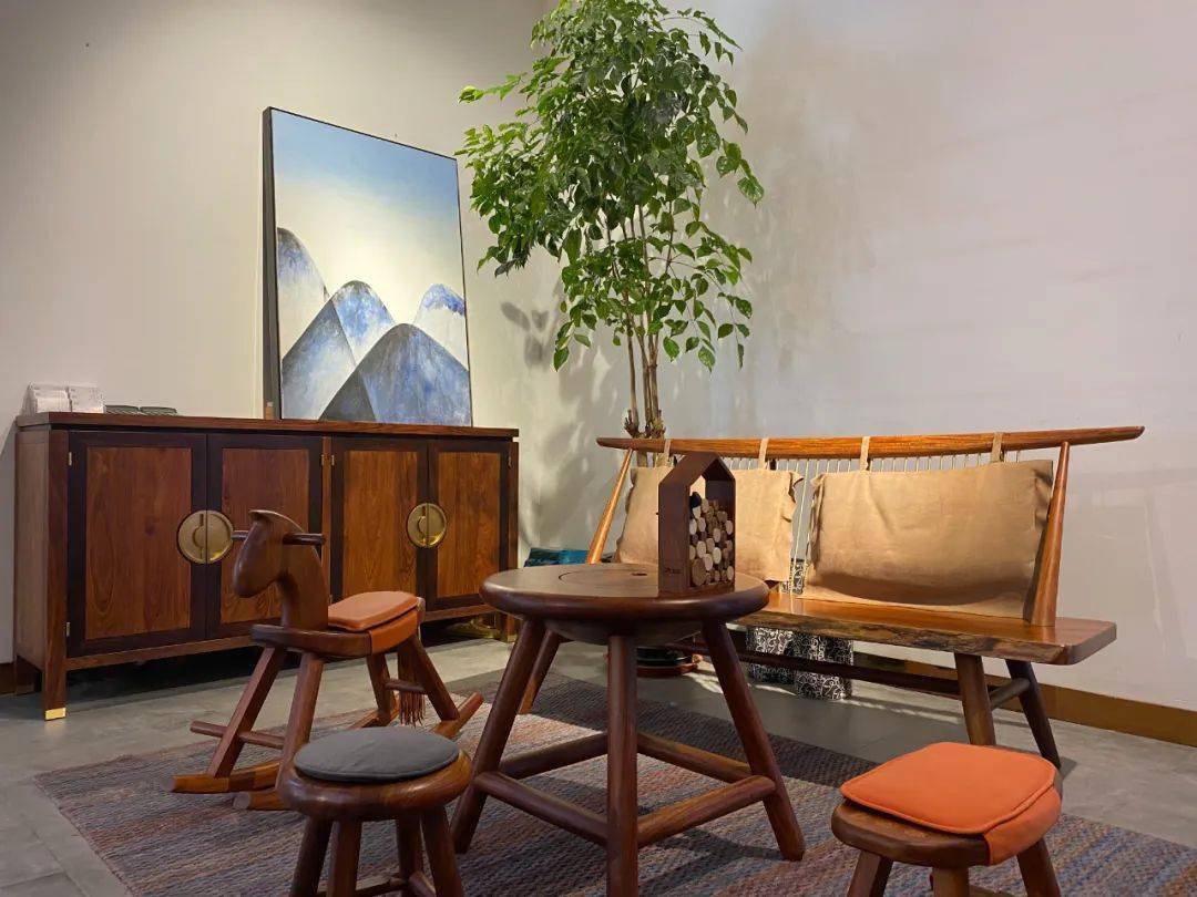 阅梨家具地址:德百家居b座一楼众多精美家居点亮您的生活点击上图