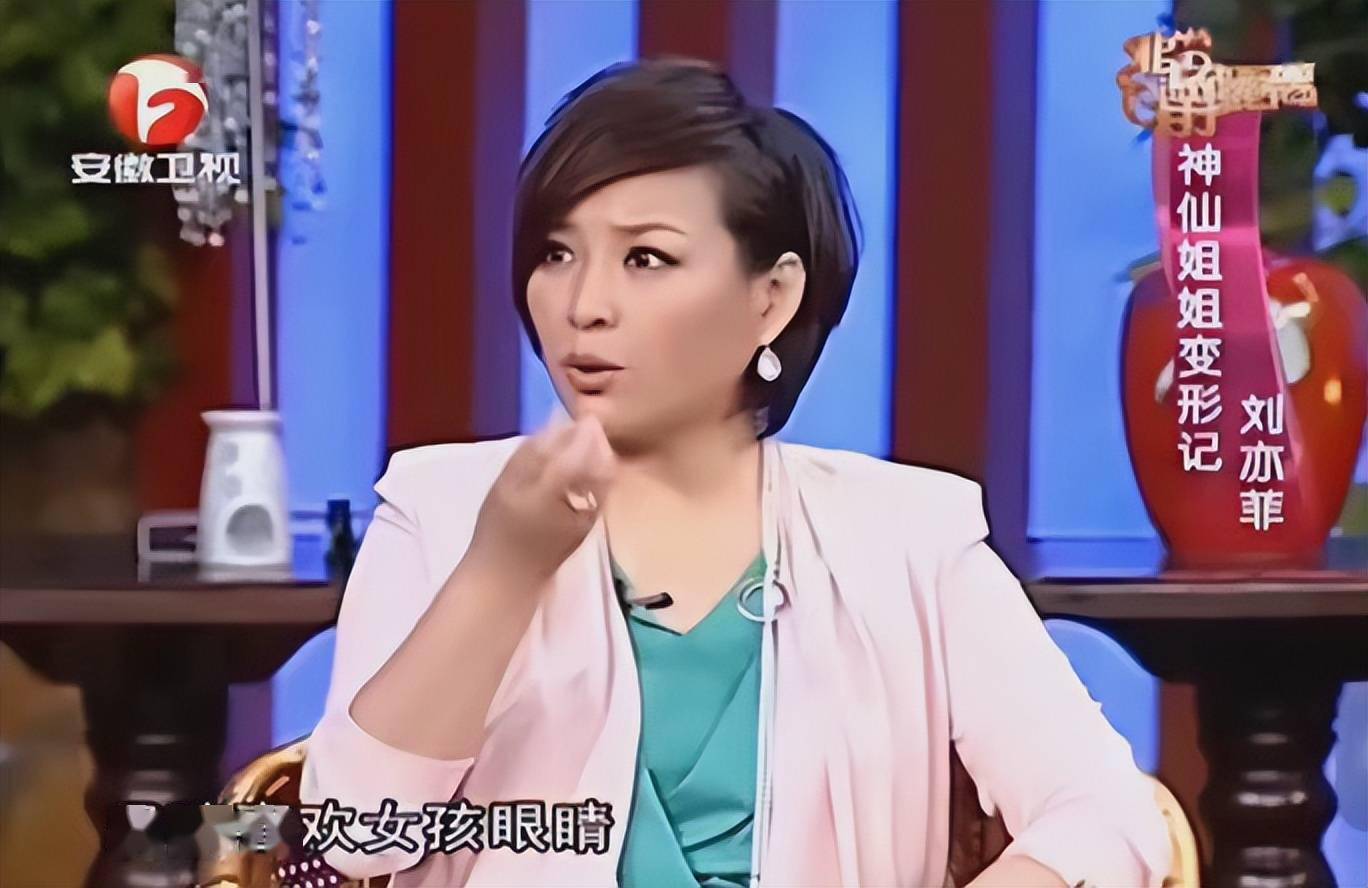 图片来源:《非常静距离》颁奖礼上,主持人问:"你跟腾讯视频之间是一种