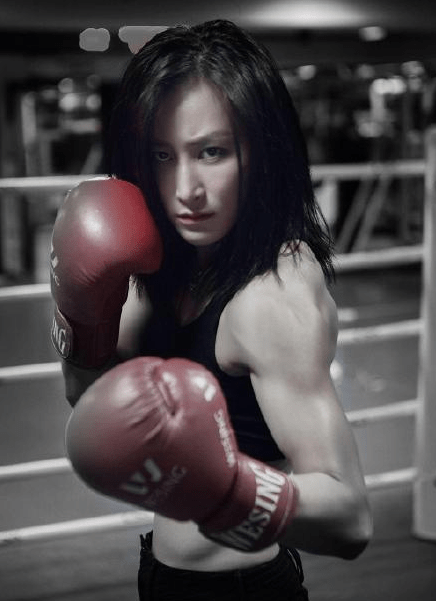 有被暖到刘畊宏请武打女星蒋璐霞教女子防身术健身防身两不误