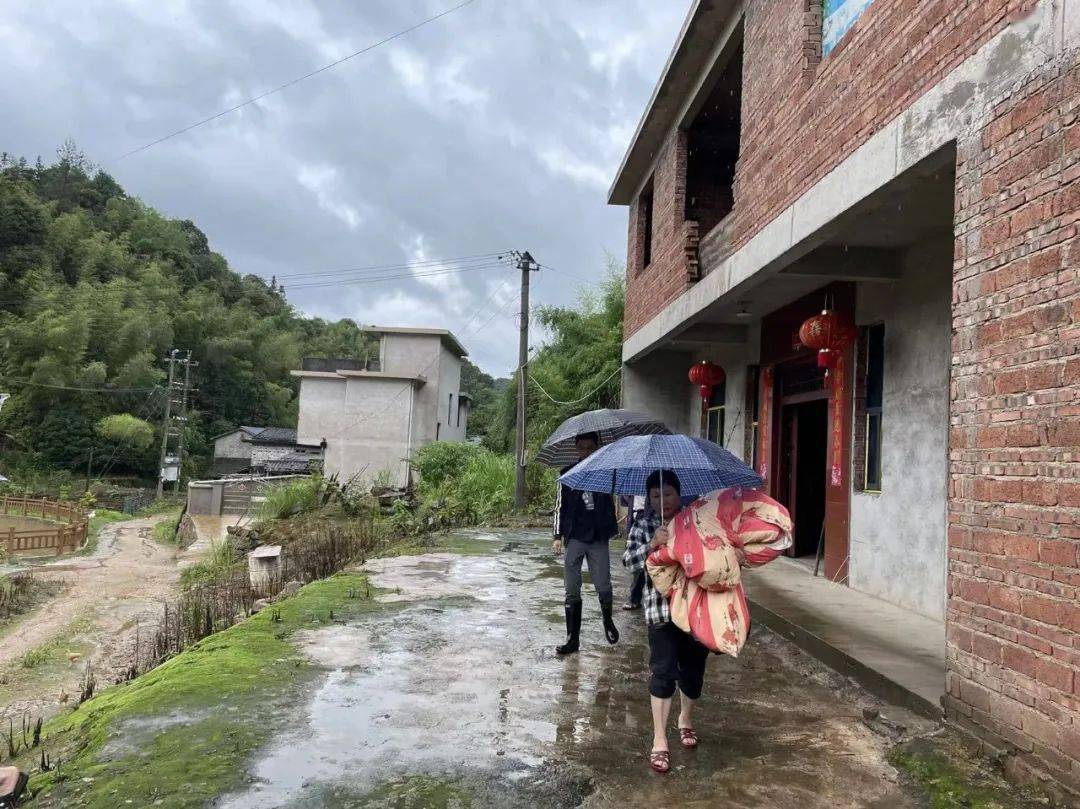 四都防汛人民至上生命至上四都镇防汛救灾在行动