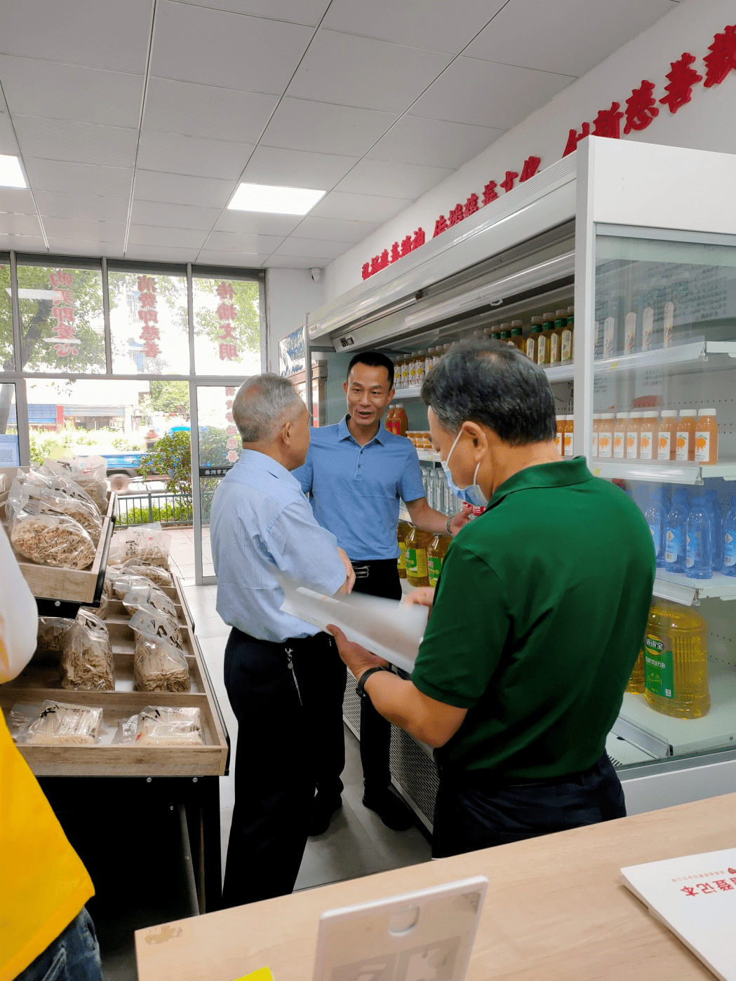 慈善超市攸县慈善会文斌会长一行莅临石峰区慈善超市参访指导