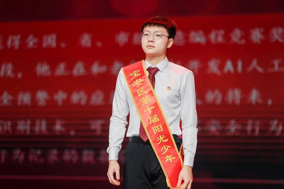 他的18岁成人礼是个"大满贯"|奋斗圳青春_郑铭岳_宝安_深圳