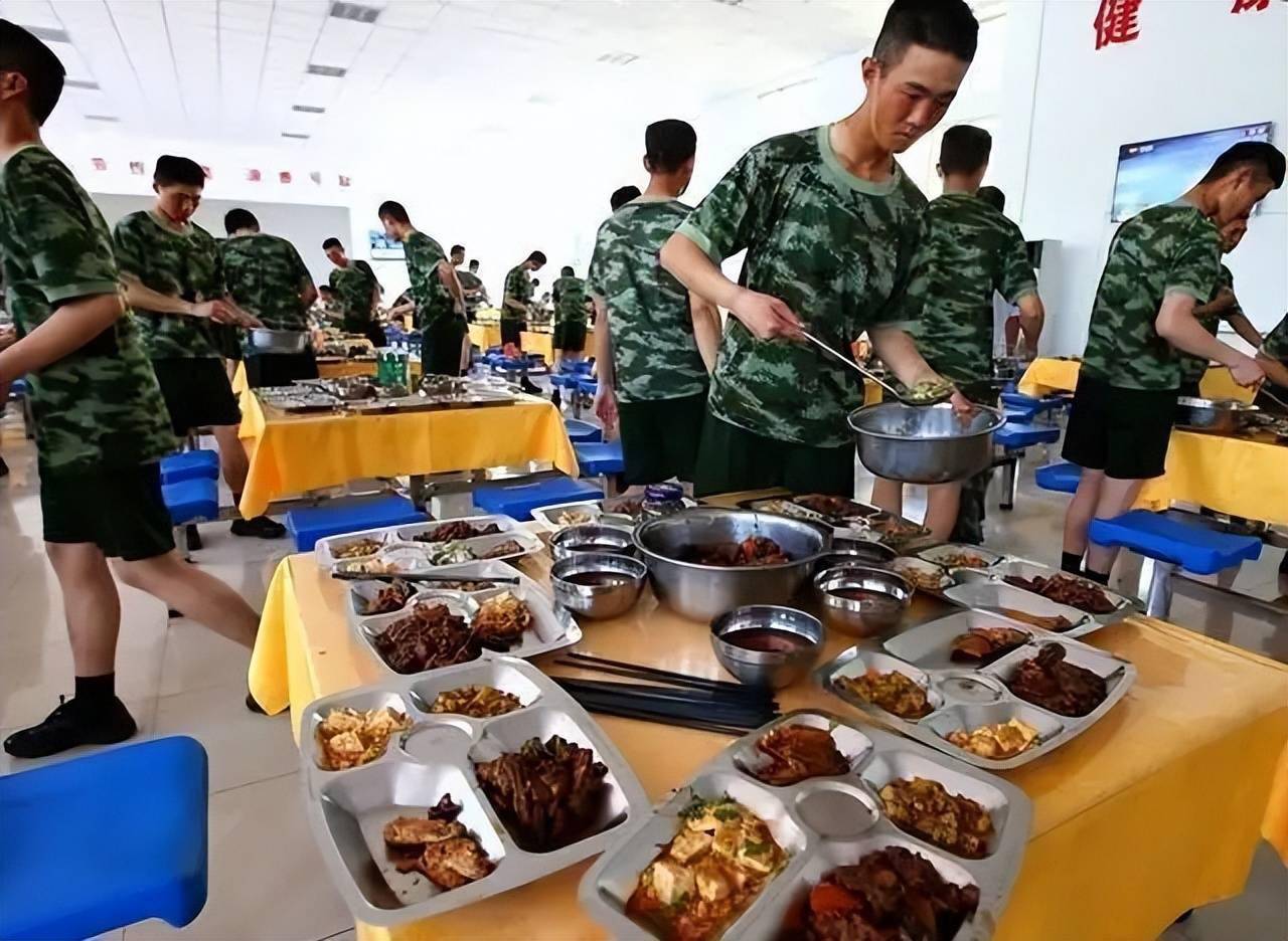 空军的伙食图片