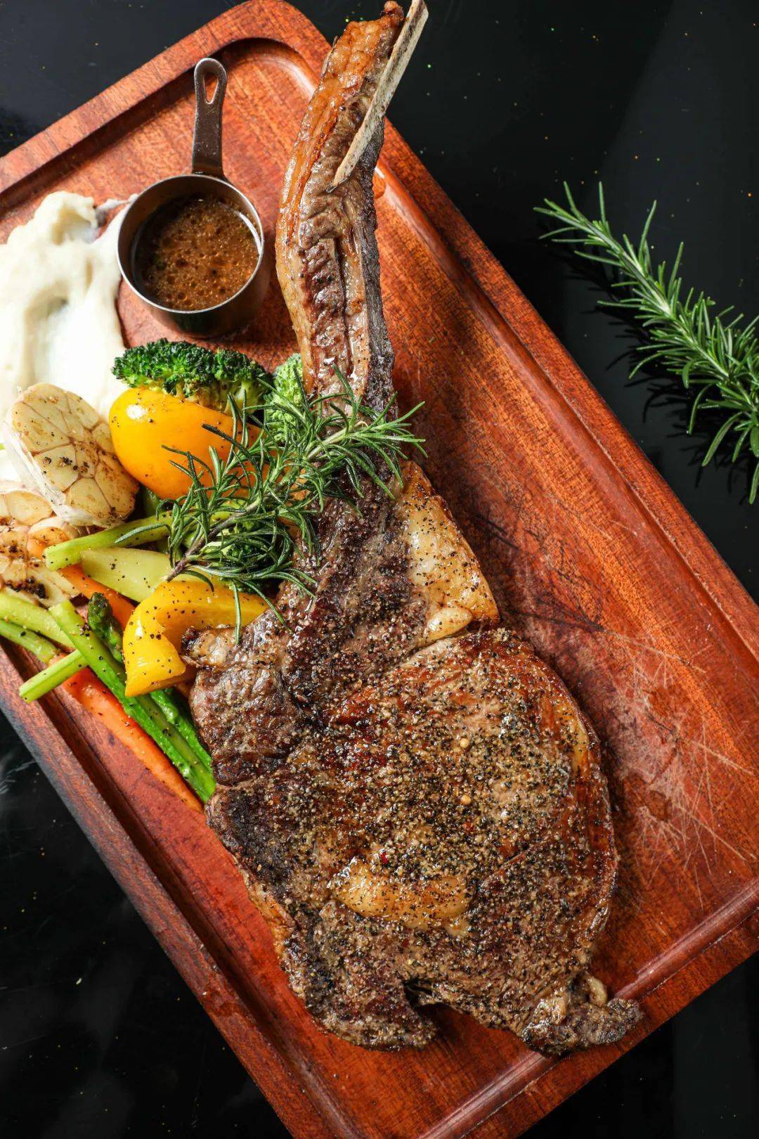 vita甜蜜花园意大利餐厅】298元享门市价2202元虎年豪横战斧牛排双人