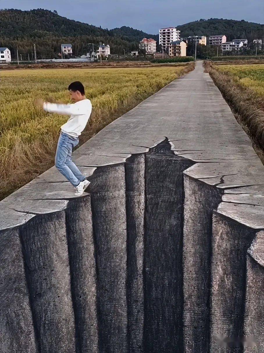 【乱石穿空】张世先:"3d立体画"吓呆路人​_小伙_美女_全网