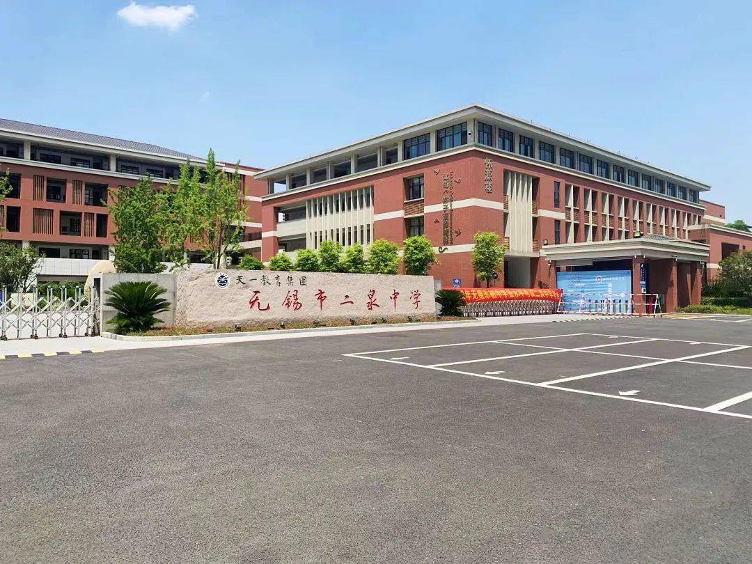 上午胡埭中学考点这一幕